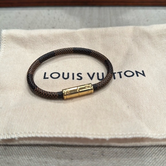 Louis Vuitton Keep it Bracelet - Picture 5 of 6